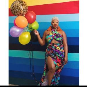 Butterfly tie dye two piece, fits medium to xl • Very Stretchy